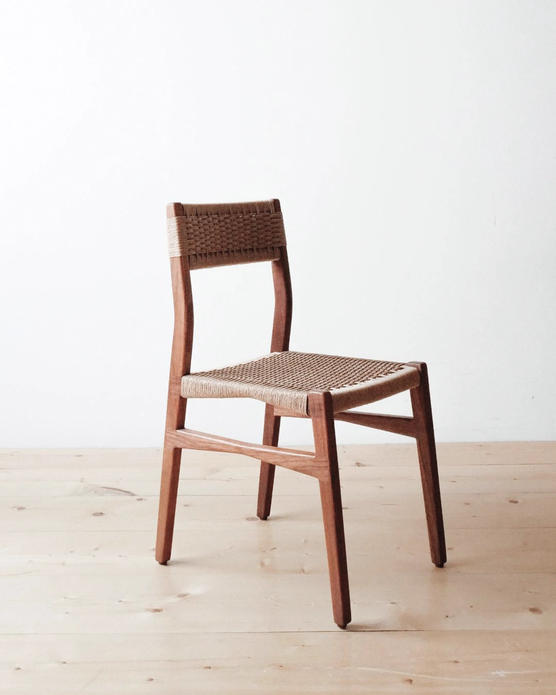 Silla C | Respaldo Tejido